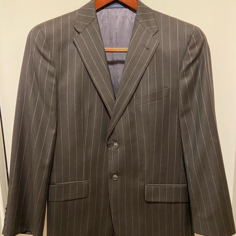 Joseph Abboud Mens Gray Pinstripe Suit Size 40S 34x29 Pants 2 Button